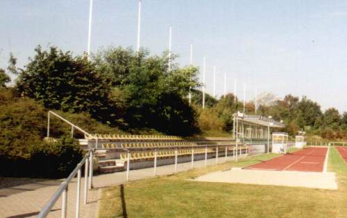 Stadion Klausdorf - Trib�nenseite