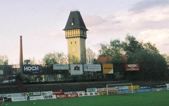 Stadion na St&oslash;eleck�m Ostrov� - Hintertorseite mit Turm-Panorama