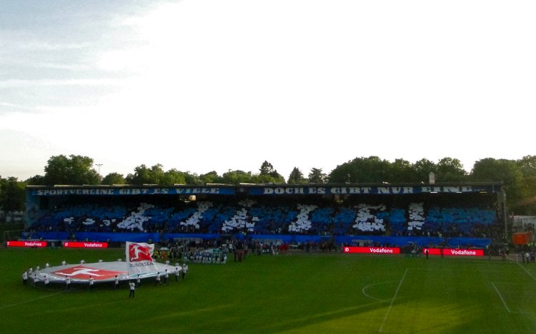 Stadion am B�llenfalltor