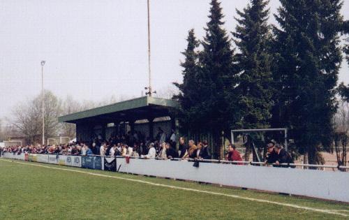 Stadion Papierm&uuml;hle - Hauptseite mit Trib�ne