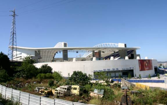 Estadio do Drag&atilde;o (Porto) - alte Autos und neues Stadion