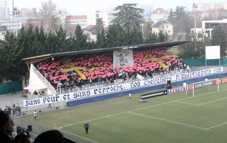 Stade de Lesdigui&egrave;res
