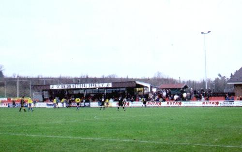 Christian-R&ouml;tzel-Kampfbahn - Trib&uuml;ne und nicht &uuml;berdachte Sitzpl&auml;tze