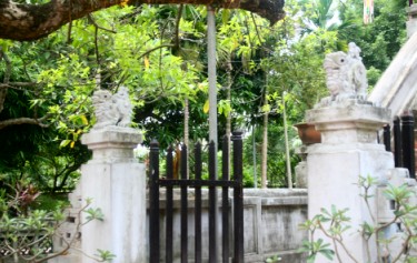 Eingang Eins�ulen-Pagode