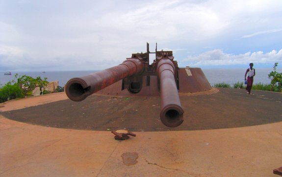 Bitte l&auml;cheln! (Kanone auf Goree)