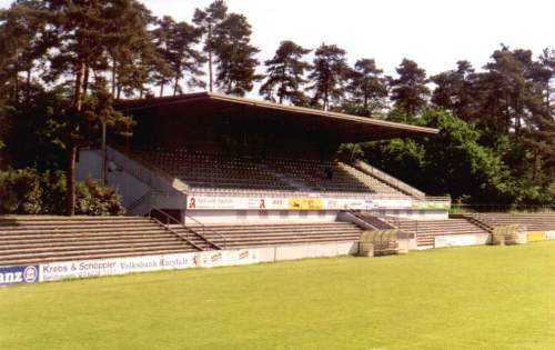 Hardtwaldstadion - leere Trib�ne