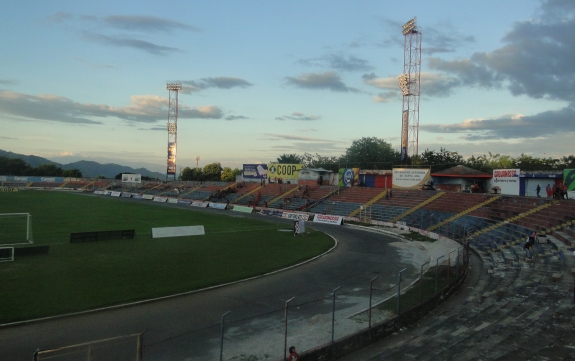 Estadio Oscar Quite�o
