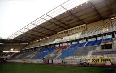Stade Louis Dugauguez - Gegentrib&uuml;ne