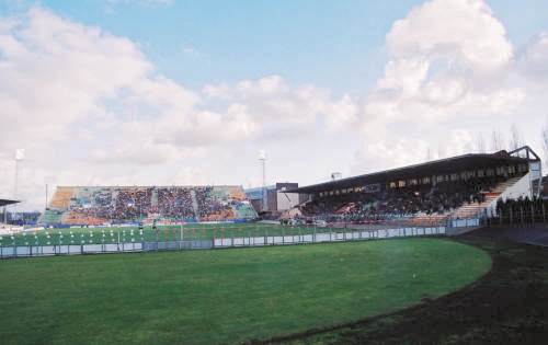 Stade Nungesser - Haupttrib�ne und Hintertortrib�ne