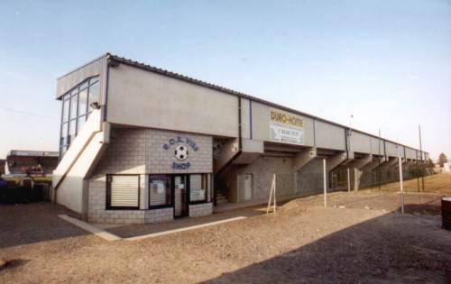 Stade de la Cit&eacute; - Au&szlig;enansicht Trib&uuml;ne