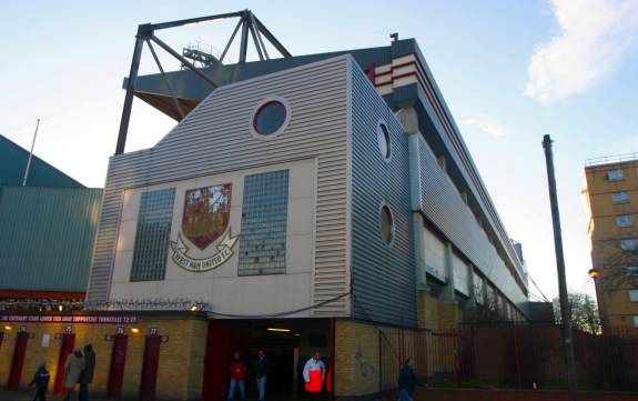 Upton Park (Boleyn Ground) - Centenary Stand Au&szlig;enansicht