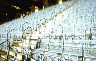 Sportclub-Platz - Blick &uuml;ber die Hintertortrib&uuml;ne